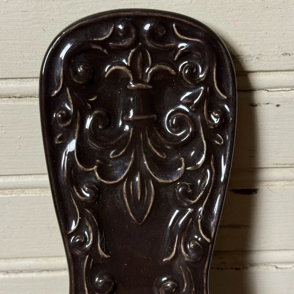 Drake Design Brown Ceramic Spoon Rest Fleur De Lis Scroll Kitchen 8.5